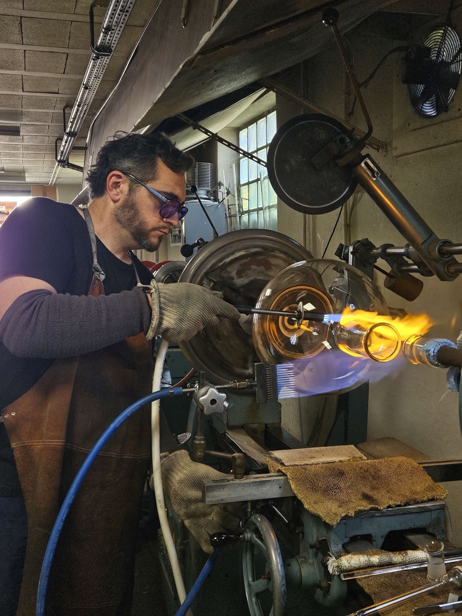 Atelier de soufflage de verre — Belleville SA